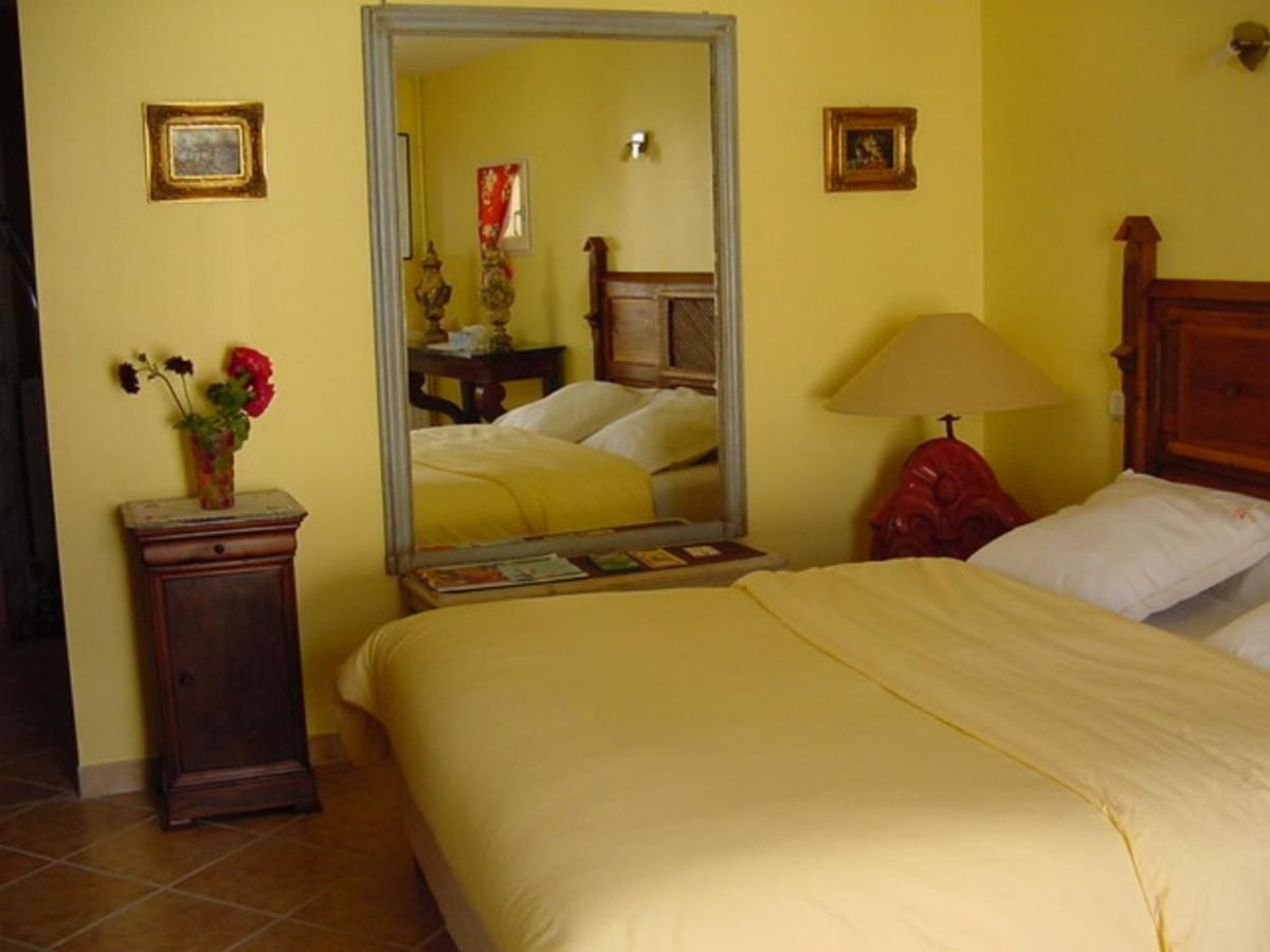 Chambres Et Table D'Hotes, Maisonnettes Individuelles Dans Propriete Privee Vézinnes Rom bilde